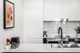 Boutique Unit with Huge Terrace near Cafes & Shops - 4