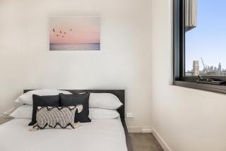 Comfy 2-Bed Balcony Unit near Iconic Chapel St - 4