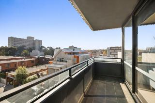 Comfy 2-Bed Balcony Unit near Iconic Chapel St - 2