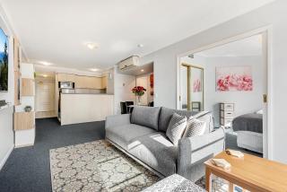 Family Unit with Balcony, Free Trams to CBD Sights - Melbourne - 9