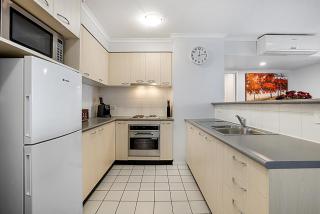 Family Unit with Balcony, Free Trams to CBD Sights - 7