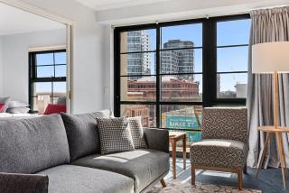 Family Unit with Balcony, Free Trams to CBD Sights - 4