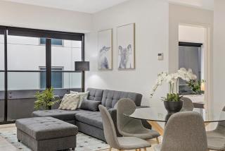 Executive Unit with Pool and Gym near Riverfront - 9