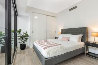 Executive Unit with Pool and Gym near Riverfront - 8