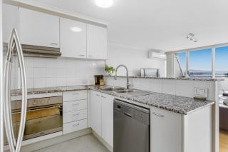 2-Bed Unit with Balcony BBQ & Stunning Lake Views - 9