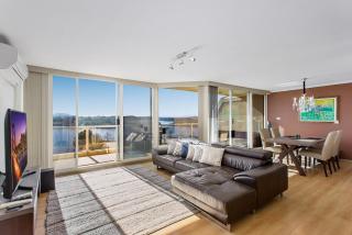 2-Bed Unit with Balcony BBQ & Stunning Lake Views - 7