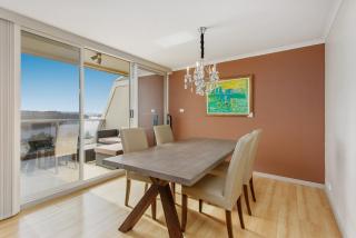 2-Bed Unit with Balcony BBQ & Stunning Lake Views - 1