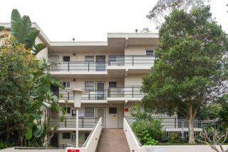 Bronte Beach Coastal Apartment with Ocean View - 0