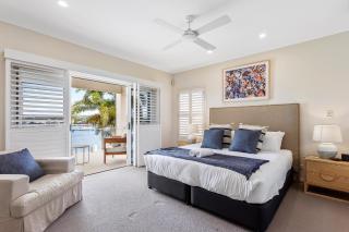 Amazing Canal House with Private Jetty, Gym & Pool - 6