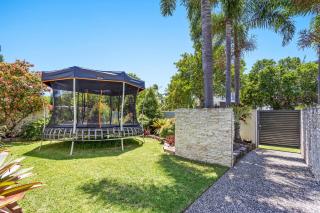 Amazing Canal House with Private Jetty, Gym & Pool - 5