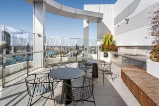 River-View Unit with Rooftop Pool near Museums - 6