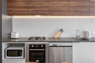 River-View Unit with Rooftop Pool near Museums - 1