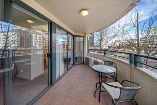 Central 2-bed Apartment with Pool, Gym and Spa - 5