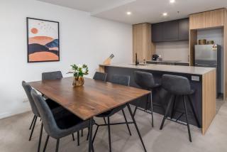 Chic 3-Bed in Central with Pool, Sauna and Gym - 3