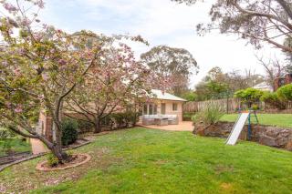 Stunning Katoomba Home with Lush Garden&Playground - 8