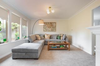 Stunning Katoomba Home with Lush Garden&Playground - 1