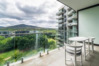 Executive Balcony Apartment in Central Canberra - 9
