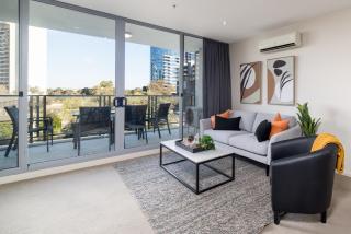 Central 1-Bed with Parking BBQ and Indoor Pool - 4