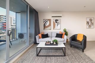 Central 1-Bed with Parking BBQ and Indoor Pool - 2