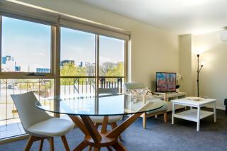 Spacious City Stay Near Lygon Street Dining - 0