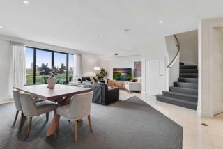 Spacious 3-Bed Apartment by the MCG - 4