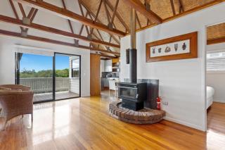 Beachfront 3-Bed with Private Pool & Fireplace - 0