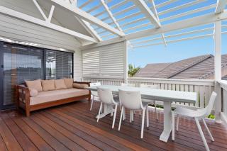 Beachfront 3-Bed with Private Pool & Fireplace - 9