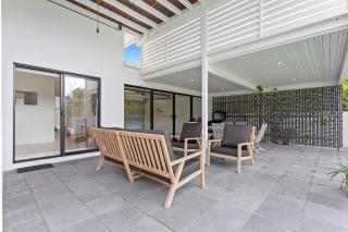 Beachfront 3-Bed with Private Pool & Fireplace - 4