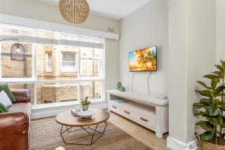 Spacious 2-Bed Apartment in the heart of Manly - 4