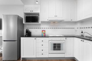 Modern Manly Apartment with Stunning Views, Pool - 8