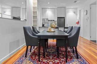 Stylish and Spacious 2-Bed Apartment Melbourne - 8