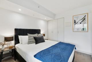 Beautifully Cosy St Kilda Apartment - 9