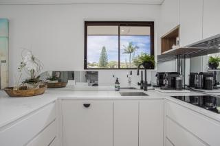 North-East Facing Modern 2-bed Apartment - 3