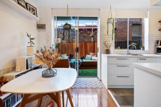Snug St Kilda Apartment with Private Courtyard - 7