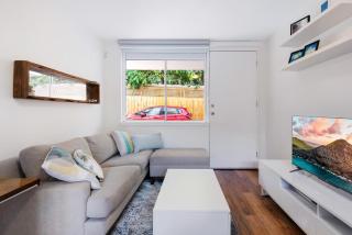 Snug St Kilda Apartment with Private Courtyard - 5