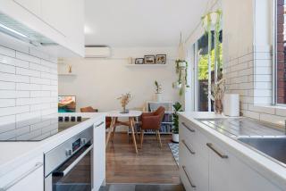 Snug St Kilda Apartment with Private Courtyard - 4