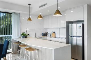 Spacious and Superb 3-bed Apartment - 8