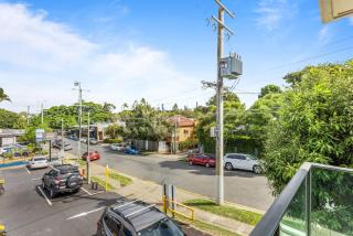 Spacious and Superb 3-bed Apartment - 1