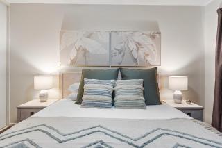 Family-Friendly Stay Walk to Beach & Parks - 7