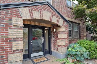 Spacious, bright 1BR in central Capitol Hill location - 9