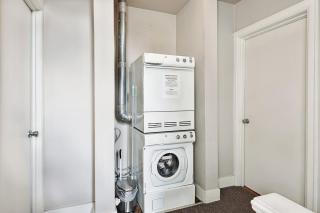 Spacious, bright 1BR in central Capitol Hill location - 7