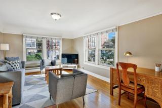 Spacious, bright 1BR in central Capitol Hill location - 6