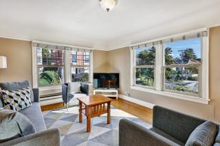 Spacious, bright 1BR in central Capitol Hill location - 5