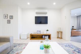 Spacious Flat with Parking & Dedicated EV Station - 4