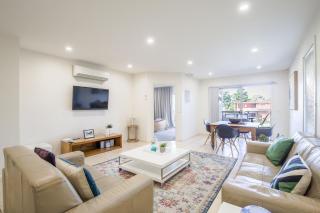 Spacious Flat with Parking & Dedicated EV Station - 5