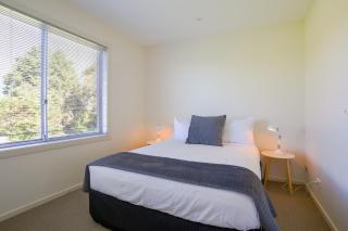 Spacious Flat with Parking & Dedicated EV Station - 3