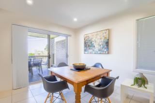 Spacious Flat with Parking & Dedicated EV Station - 2