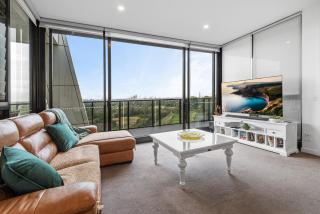 A taste of paradise in inner city suburbia - 0