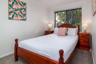 Spacious and Restful Holiday Home with Backyard - 2