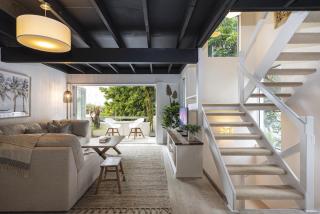 Beachside 2-Bed House with Pool, Courtyard & BBQ - 0